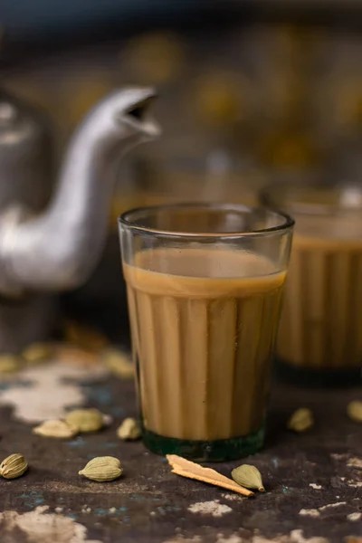 印度老式铝茶壶的图像 — 图库照片