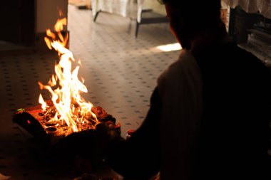 Hintli Hawan ve Pooja itfaiyesi görüntüleri.