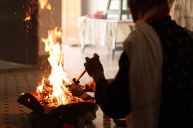 Hintli Hawan ve Pooja itfaiyesi görüntüleri.