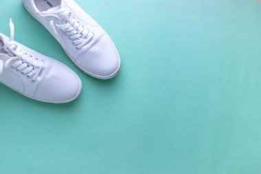 Beyaz Ayakkabılar izole edilmiş stok resimleri.