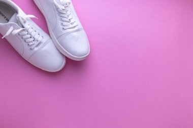 Beyaz Ayakkabılar izole edilmiş stok resimleri.