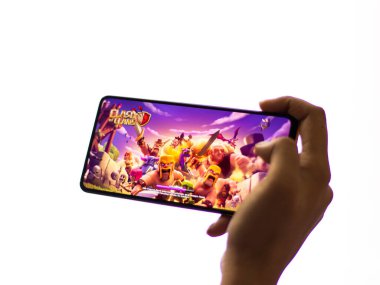 Assam, Hindistan - 23 Mayıs 2020: Online bir oyun klanlar çatışması.