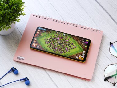 Assam, Hindistan - 23 Mayıs 2020: Online bir oyun klanlar çatışması.