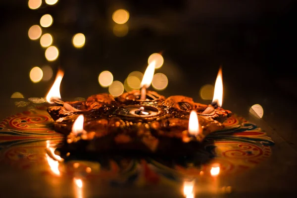 Clay Diya Lampada Con Rangoli Stock Immagine — Foto Stock