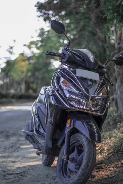 Honda black scooty stok görüntüleri 21 Kasım 2019 'da Dibrugarh Assam Hindistan' da çekildi.