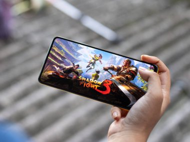 Assam, Hindistan - 11 Ekim 2020: Telefon ekranında 3 logo.