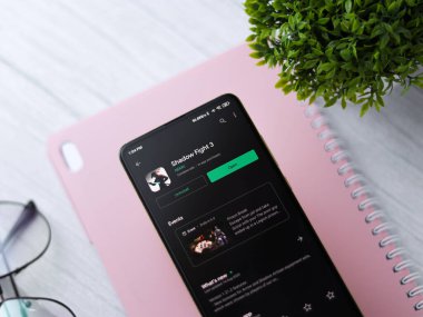 Assam, Hindistan - 11 Ekim 2020: Telefon ekranında 3 logo.