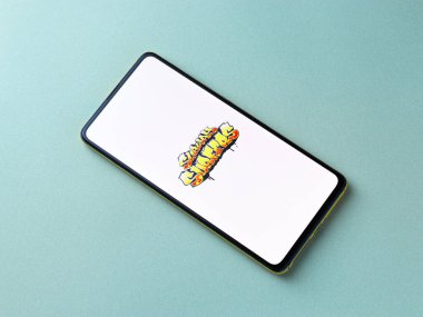 Assam, Hindistan - 11 Ekim 2020: Telefon ekranında metro sörfçüleri logosu.