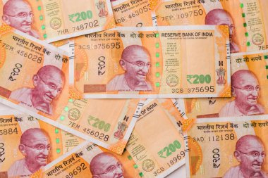 Assam, Hindistan - 30 Mart 2021: Hindistan 'ın yeni 200 rupisi hisse senedi imajı.