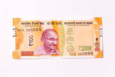 Assam, Hindistan - 30 Mart 2021: Hindistan 'ın yeni 200 rupisi hisse senedi imajı.