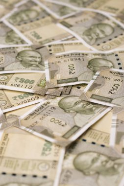 Assam, Hindistan - 30 Mart 2021: Hindistan 'ın yeni 500 rupisi hisse senedi imajı.