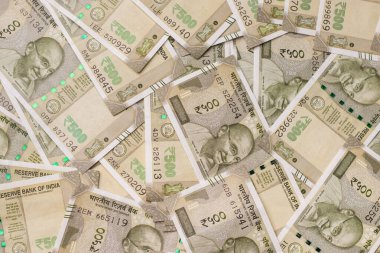 Assam, Hindistan - 30 Mart 2021: Hindistan 'ın yeni 500 rupisi hisse senedi imajı.