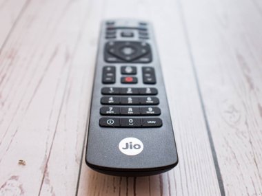 Assam, Hindistan - 28 Nisan 2020: Jio fiber / TV set top box 4k. 