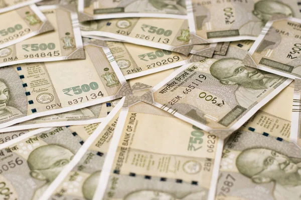 Assam, Hindistan - 30 Mart 2021: Hindistan 'ın yeni 500 rupisi hisse senedi imajı.