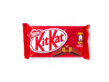 Assam, Hindistan - 15 Ağustos 2020: Kitkat çikolatası stok görüntüsünü izole etti.