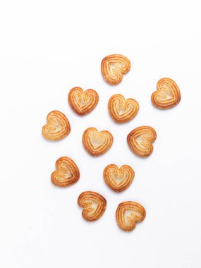 Küçük kalp bisküvisi izole edilmiş stok görüntüsü.