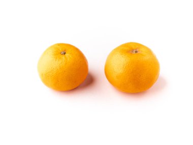 Taze Portakallar beyaz arkaplan ile izole edilmiş stok görüntüsü.