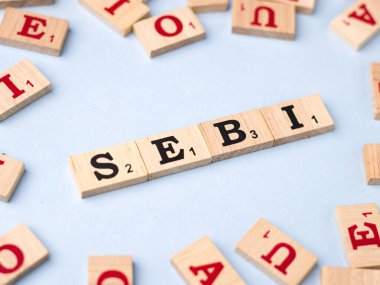 Assam, Hindistan - 30 Mart 2021: Tahta küplerle ilgili SEBI sözcüğü.