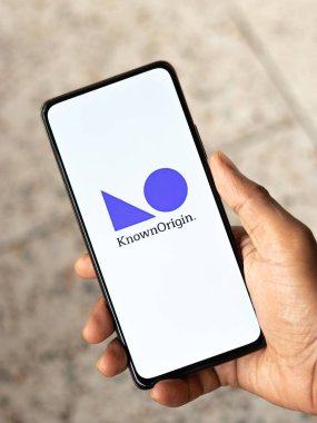 Batı Bangal, Hindistan - 28 Eylül 2021: Telefon ekranı görüntüsünde bilinen başlangıç logosu.
