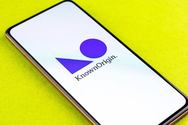 Batı Bangal, Hindistan - 28 Eylül 2021: Telefon ekranı görüntüsünde bilinen başlangıç logosu.