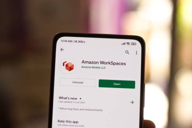 Batı Bangal, Hindistan - 11 Kasım 2021: Telefon ekranı görüntüsünde işyeri logosu.