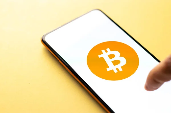 West Bangal Indien Februar 2022 Bitcoin Logo Auf Dem Handybildschirm — Stockfoto