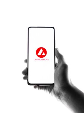 Batı Bangal, Hindistan - 4 Şubat 2022: Telefon ekranında Avalaunch logosu.