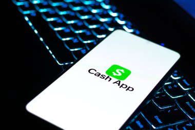 Batı Bangal, Hindistan - 4 Şubat 2022: Telefon ekranı görüntüsünde Cash App logosu.