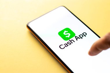 Batı Bangal, Hindistan - 4 Şubat 2022: Telefon ekranı görüntüsünde Cash App logosu.