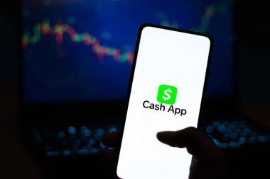 Batı Bangal, Hindistan - 4 Şubat 2022: Telefon ekranı görüntüsünde Cash App logosu.