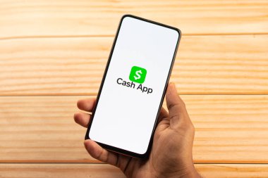 Batı Bangal, Hindistan - 4 Şubat 2022: Telefon ekranı görüntüsünde Cash App logosu.