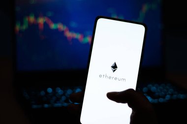 Batı Bangal, Hindistan - 4 Şubat 2022: Telefon ekranı görüntüsünde Ethereum logosu.