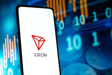 Batı Bangal, Hindistan - 4 Şubat 2022: Telefon ekranı görüntüsünde TRON logosu.