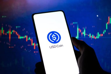 Batı Bangal, Hindistan - 4 Şubat 2022: Telefon ekranında USD Bozuk Para logosu.