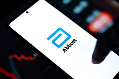 Batı Bangal, Hindistan - 20 Nisan 2022: Abbott Laboratuvarlarının logosu telefon ekranı görüntülerinde.