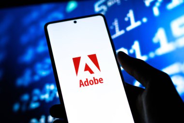 Batı Bangal, Hindistan - 20 Nisan 2022: Telefon ekranında Adobe logosu.
