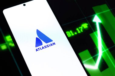 Batı Bangal, Hindistan - 20 Nisan 2022: Telefon ekranında Atlassian logosu.