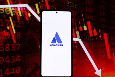 Batı Bangal, Hindistan - 20 Nisan 2022: Telefon ekranında Atlassian logosu.