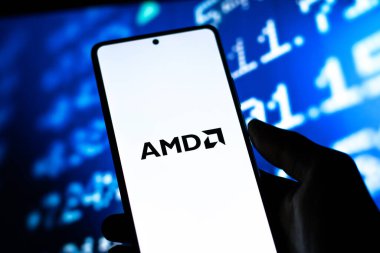 Batı Bangal, Hindistan - 20 Nisan 2022: Telefon ekranı görüntüsünde Gelişmiş Mikro Aygıtlar (AMD) logosu.