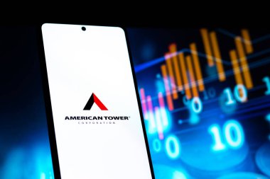 Batı Bangal, Hindistan - 20 Nisan 2022: Telefon ekranında Amerikan Kulesi logosu.