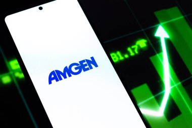 Batı Bangal, Hindistan - 20 Nisan 2022: Telefon ekranında Amgen logosu.