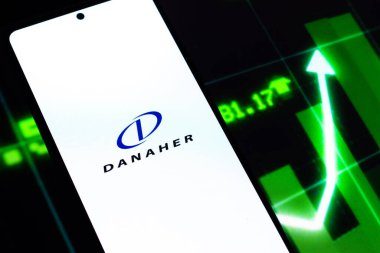 Batı Bangal, Hindistan - 20 Nisan 2022: Danaher Corporation logosu telefon ekranı görüntüsünde.