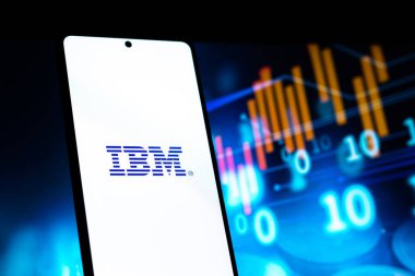 Batı Bangal, Hindistan - 20 Nisan 2022: Telefon ekranında IBM logosu.