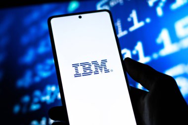 Batı Bangal, Hindistan - 20 Nisan 2022: Telefon ekranında IBM logosu.