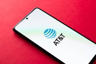 Batı Bangal, Hindistan - 20 Nisan 2022: AT ve T logosu telefon ekranı görüntüsü.