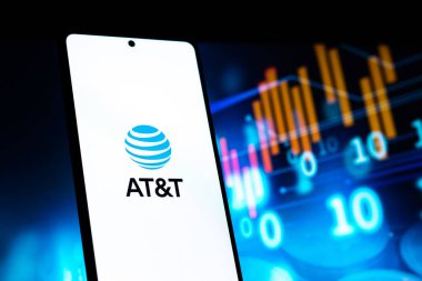 Batı Bangal, Hindistan - 20 Nisan 2022: AT ve T logosu telefon ekranı görüntüsü.