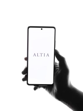 Batı Bangal, Hindistan - 20 Nisan 2022: Telefon ekranında Altia logosu.