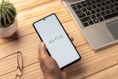 Batı Bangal, Hindistan - 20 Nisan 2022: Telefon ekranında Altia logosu.