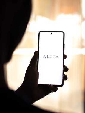 Batı Bangal, Hindistan - 20 Nisan 2022: Telefon ekranında Altia logosu.