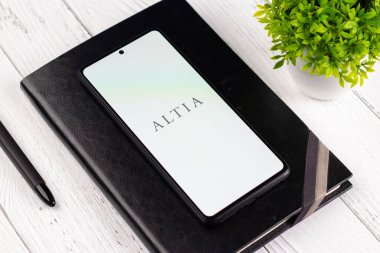 Batı Bangal, Hindistan - 20 Nisan 2022: Telefon ekranında Altia logosu.